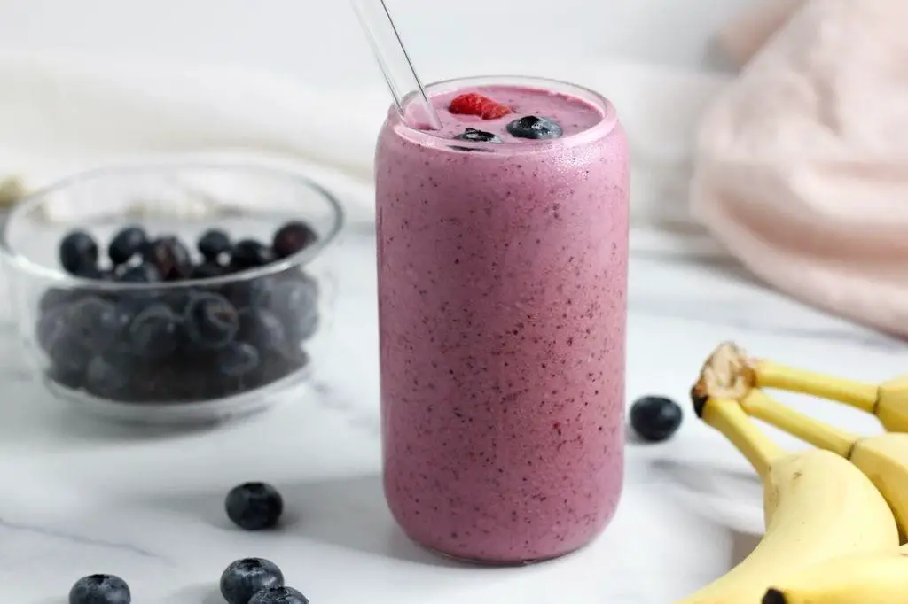 Kefir Smoothie with Blueberries and Banana