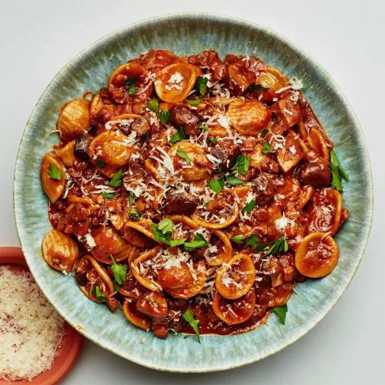 Lentil Pasta with Mushroom and Garlic Sauce