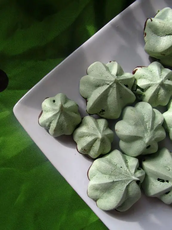 Matcha Green Tea French Meringues