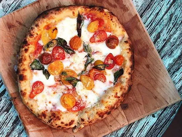 Neapolitan Pizza with Fresh Basil and Garlic