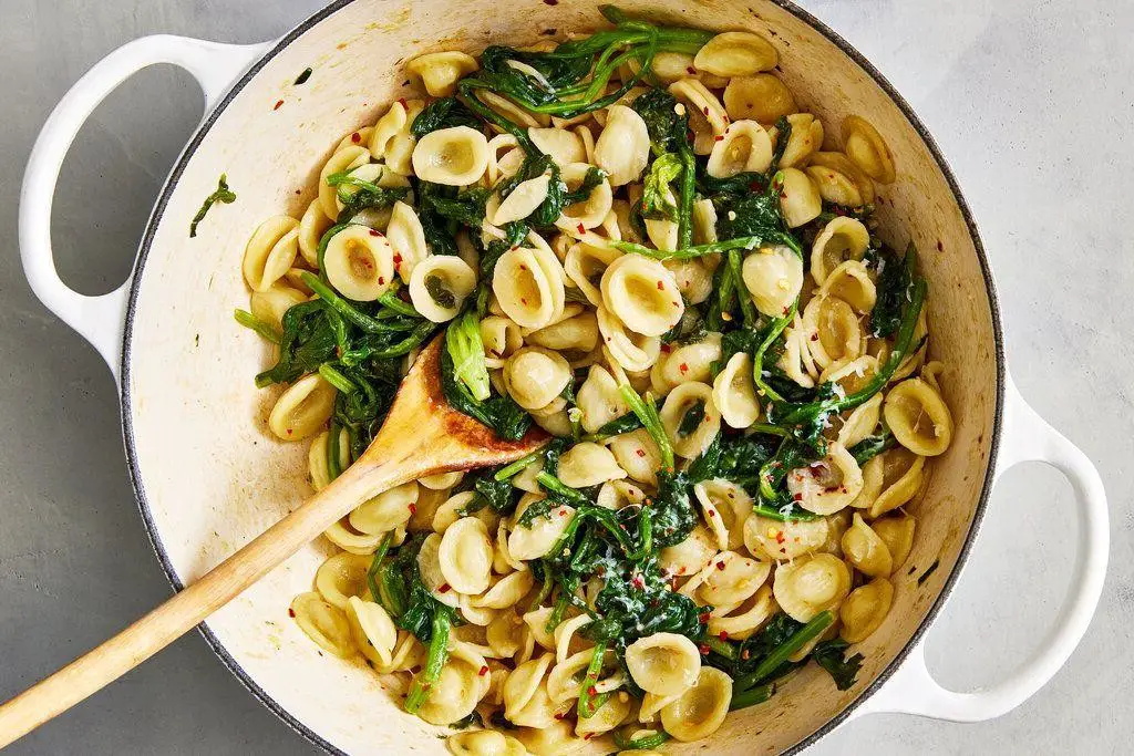 One Pot Pasta with Eggs and Spinach