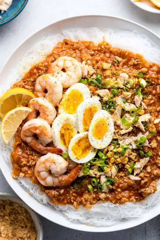 Palabok with Crispy Fried Garlic