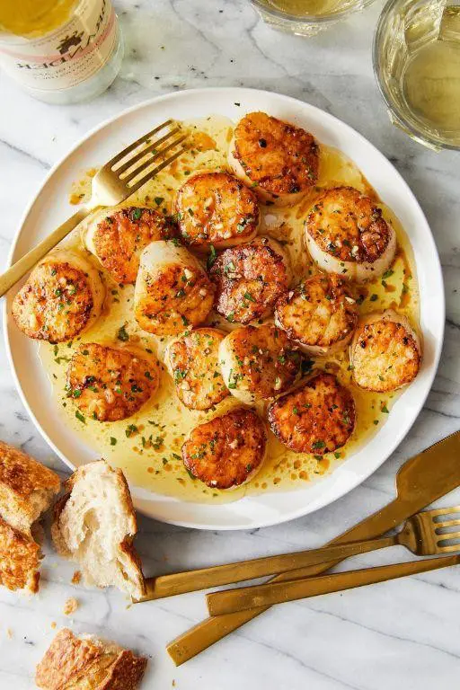 Pan-Seared Sea Scallops with Lemon Butter Sauce