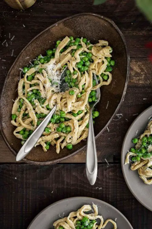Pasta with Eggs and Peas in Cream Sauce