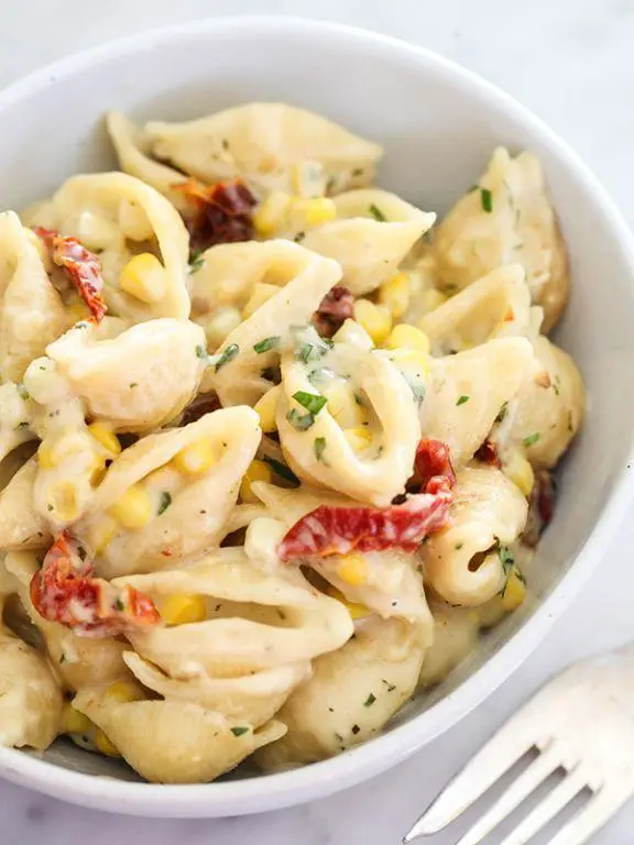 Pesto and Sun-Dried Tomato Kraft Mac and Cheese