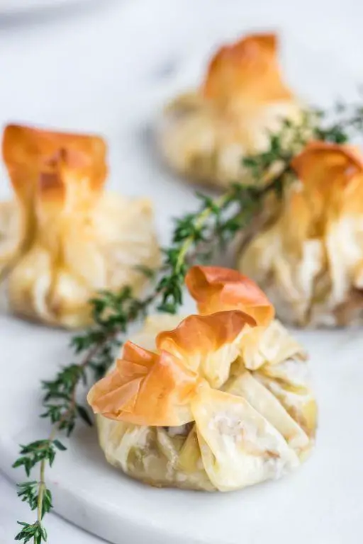 Phyllo Dough Breakfast Parcels with Mushrooms and Herbs