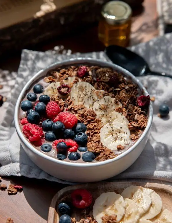 Phyllo Dough Breakfast Smoothie Bowl with Granola