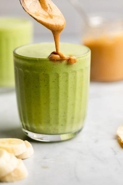 Protein Smoothie with Spinach and Peanut Butter