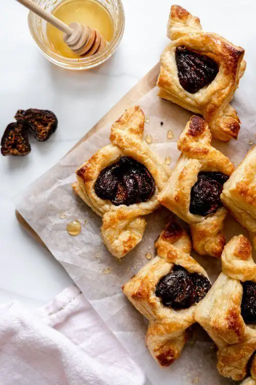 Quick Fig and Cream Cheese Pastries