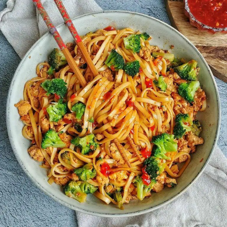Ramen Stir Fry with Tofu and Broccoli