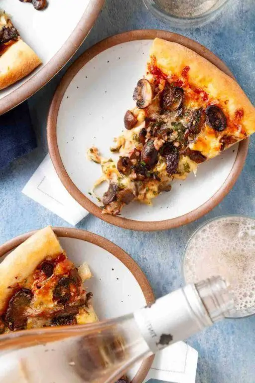 Rich Mushroom and Wine Pizza Sauce