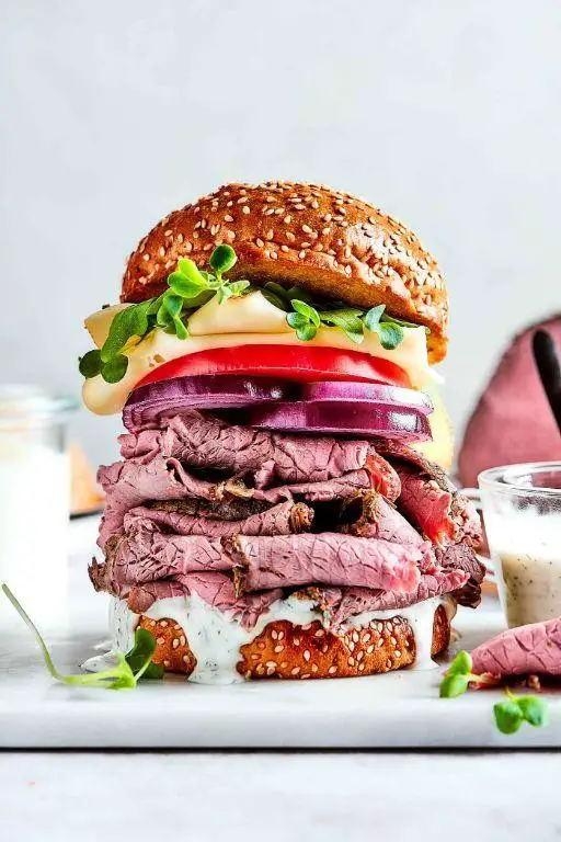 Roast Beef Sandwich with Garlic Mayo and Tomatoes