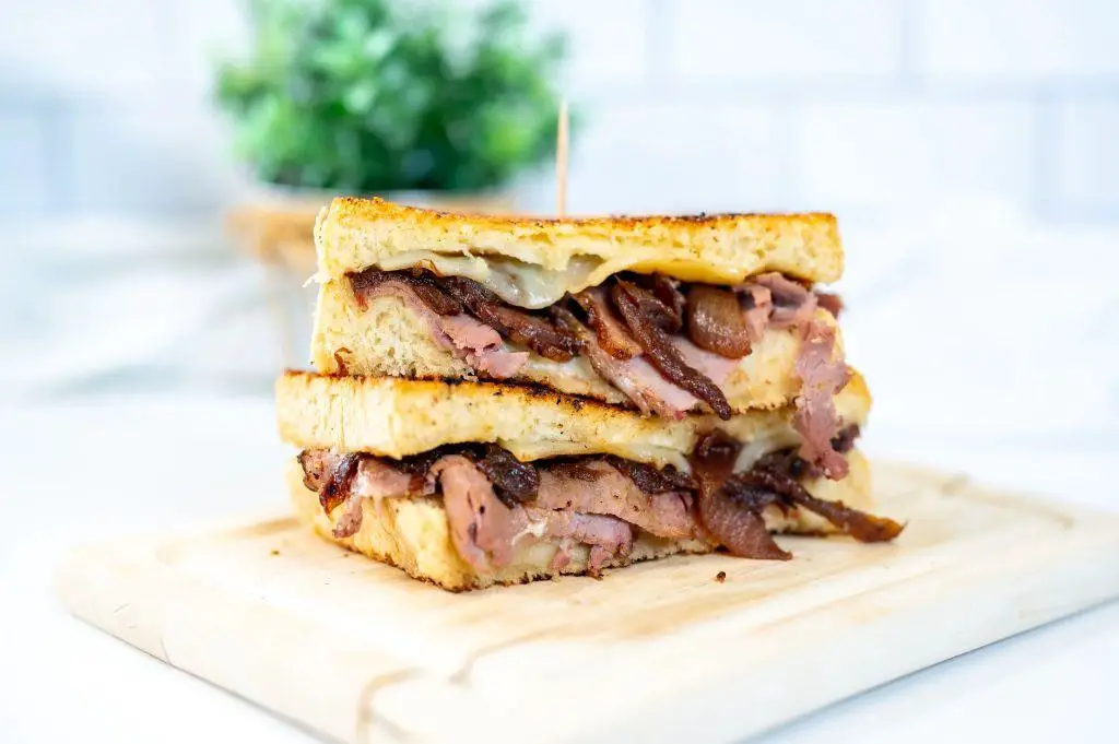 Roast Beef and Cheddar Sandwich with Caramelized Onions
