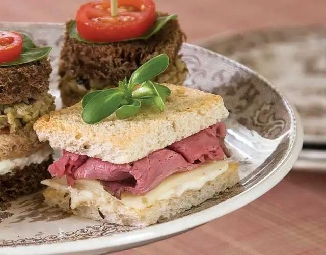 Roast Beef and Horseradish Tea Sandwiches