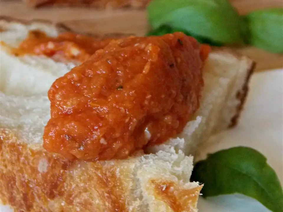 Roasted Garlic and Tomato Spread