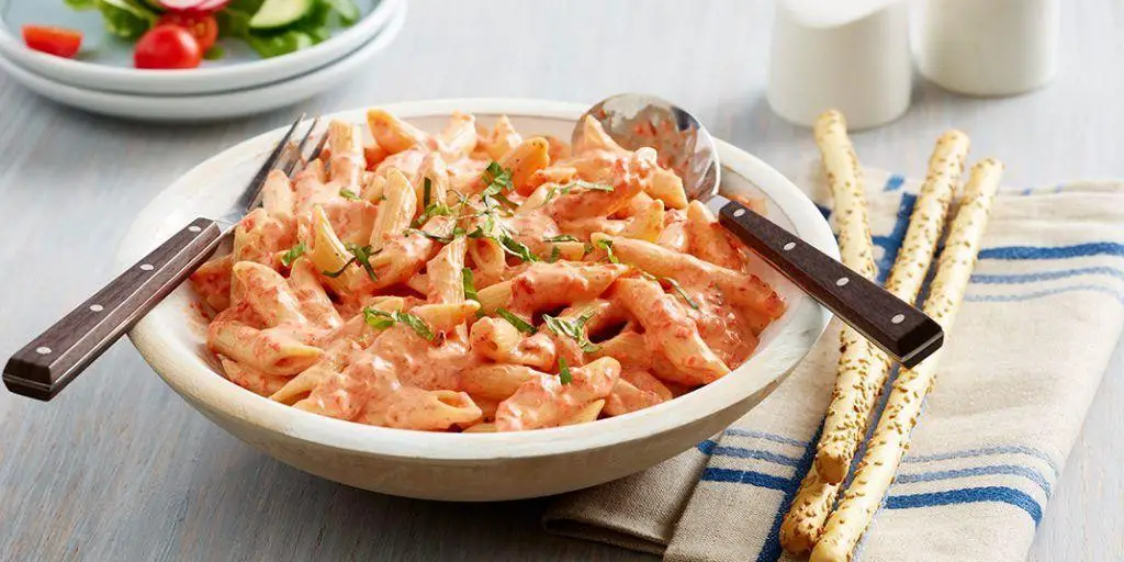 Roasted Red Pepper Chicken Alfredo with Ragu