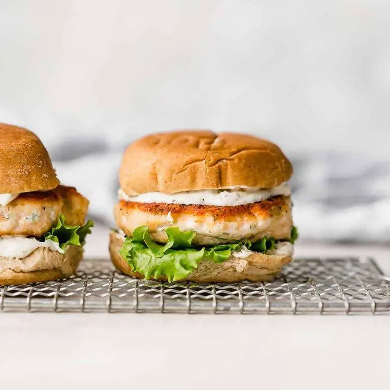 Salmon Burgers with Dill Sauce