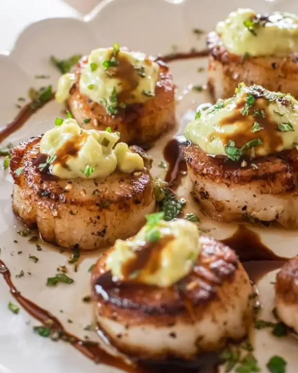 Scallops with Avocado Lime Sauce