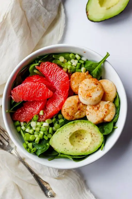 Sea Scallops with Avocado and Tomato Salad