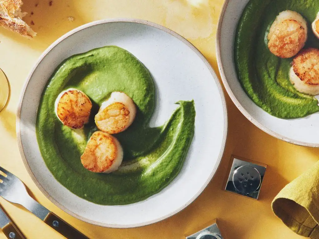 Sea Scallops with Spinach and Cream Sauce