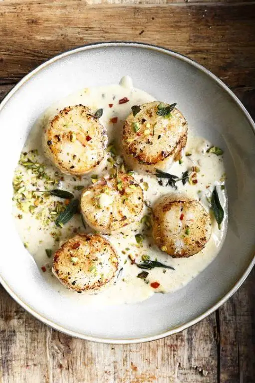 Sea Scallops with White Wine Sauce