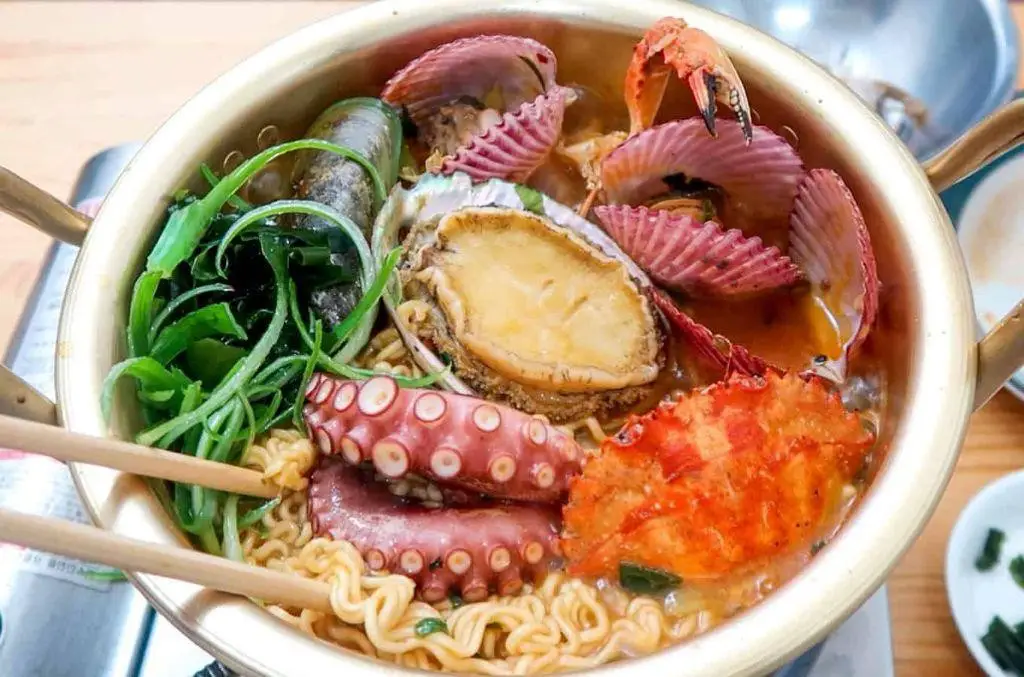 Seafood Ramen with Shrimp and Mussels