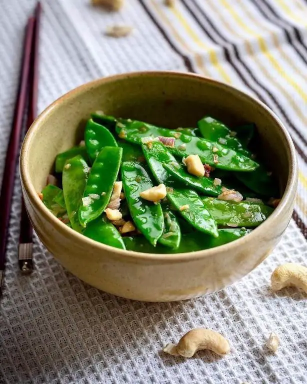 Snow Pea and Cashew Stir-Fry