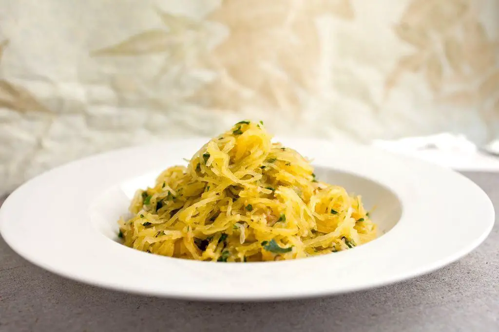 Spaghetti Squash Pasta with Garlic and Olive Oil