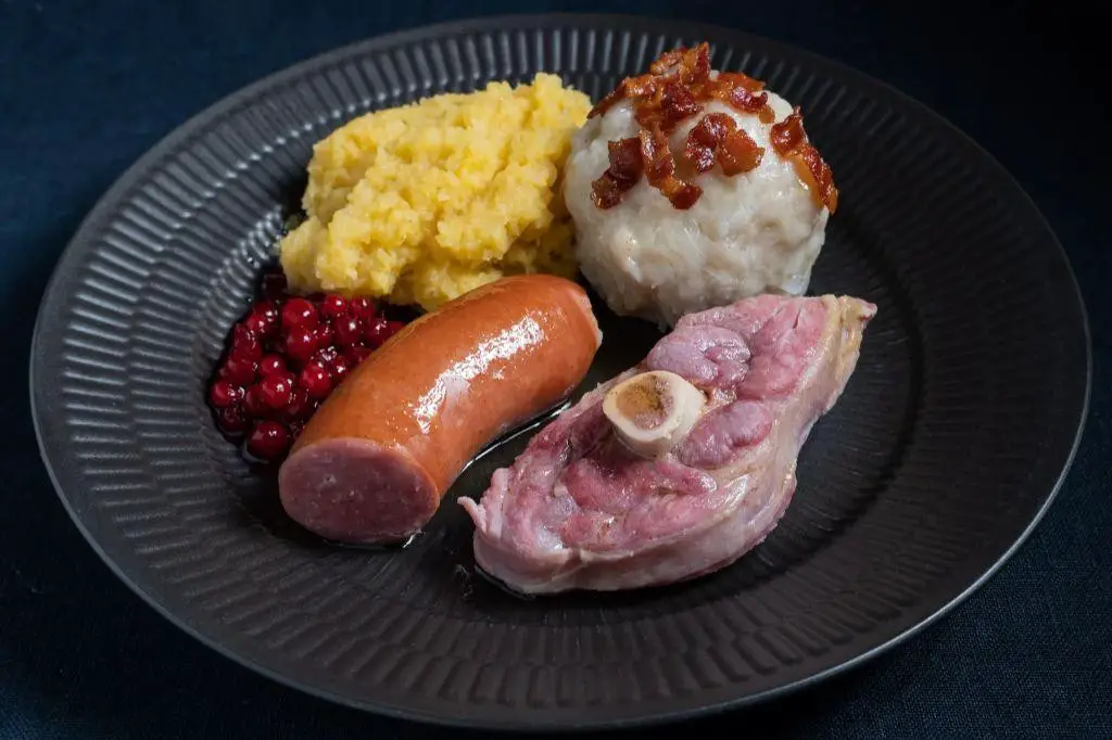 Spiced Kumla with Lingonberry Jam