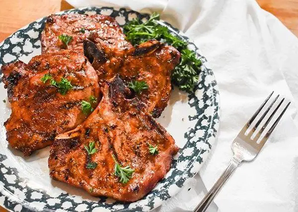 Spicy Thin Pork Chops with Chili Glaze