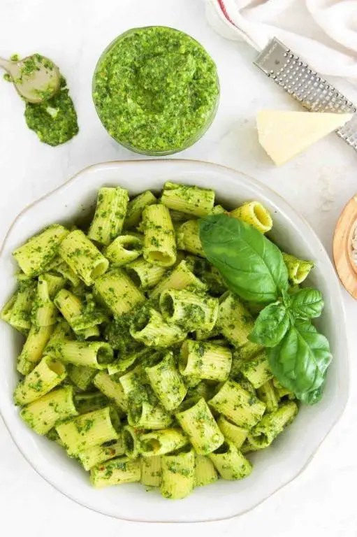 Spinach and Almond Pesto Pasta