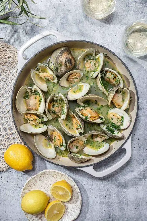 Steamed Clam Meat with White Wine