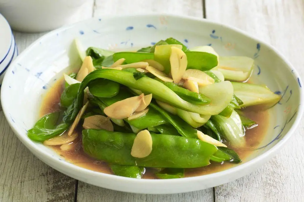 Stir-Fried Snow Peas with Garlic