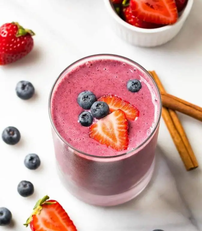 Strawberry Blueberry Smoothie with Milk