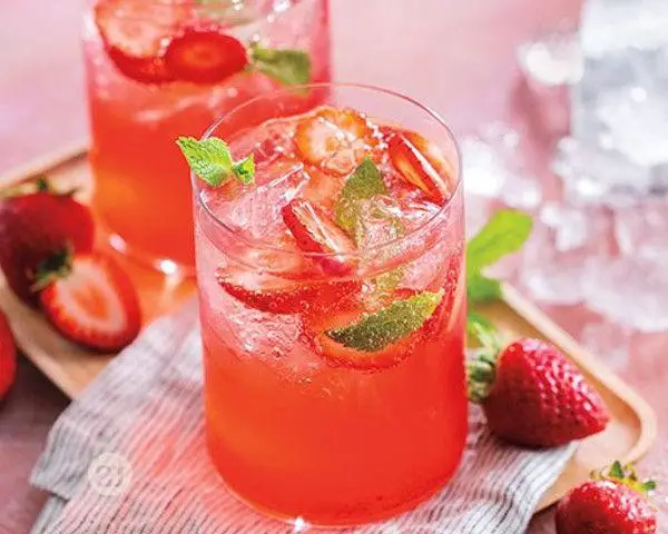 Strawberry Gin Fizz