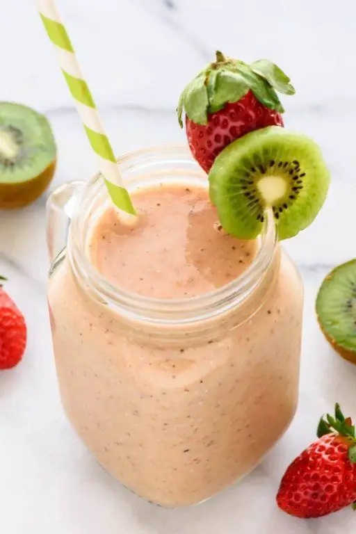 Strawberry Kiwi Smoothie with Milk