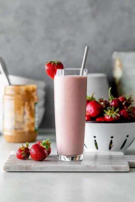 Strawberry Peanut Butter Smoothie with Milk