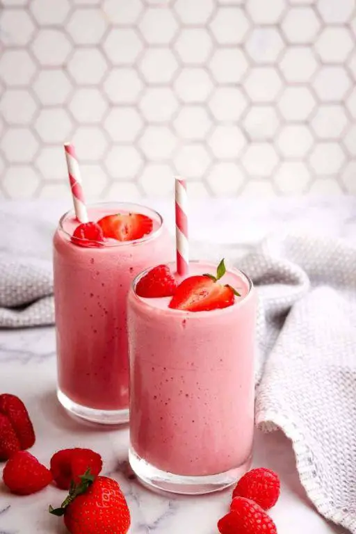 Strawberry Raspberry Smoothie with Milk