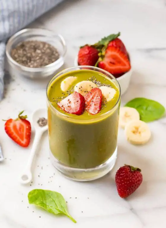 Strawberry Spinach Smoothie with Milk