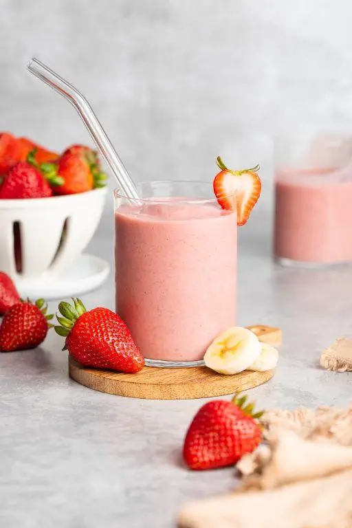 Strawberry Vanilla Smoothie with Almond Milk