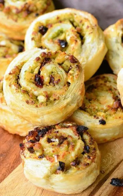 Sun-Dried Tomato and Chicken Pastry Pinwheels