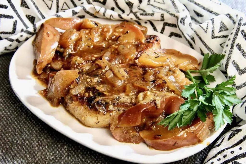 Thin Pork Chops with Apple and Onion