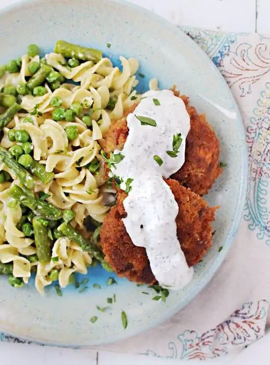 Tuna Patties with Yogurt Dill Sauce