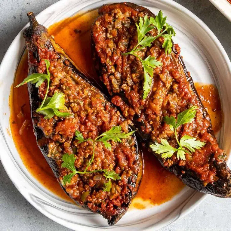 Turkish Stuffed Eggplant (Karniyarik)