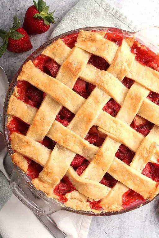 Vegan Strawberry Rhubarb Pie