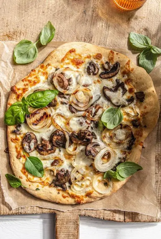 Vidalia Onion and Mushroom Pizza