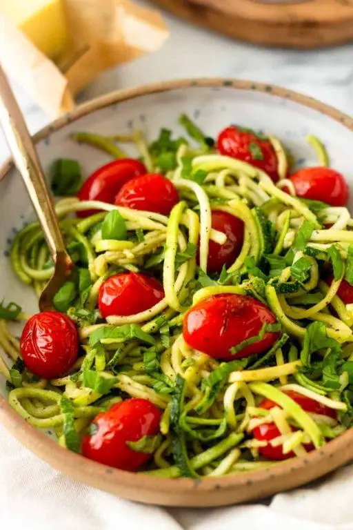 Zucchini Noodles with Cherry Tomatoes and Basil