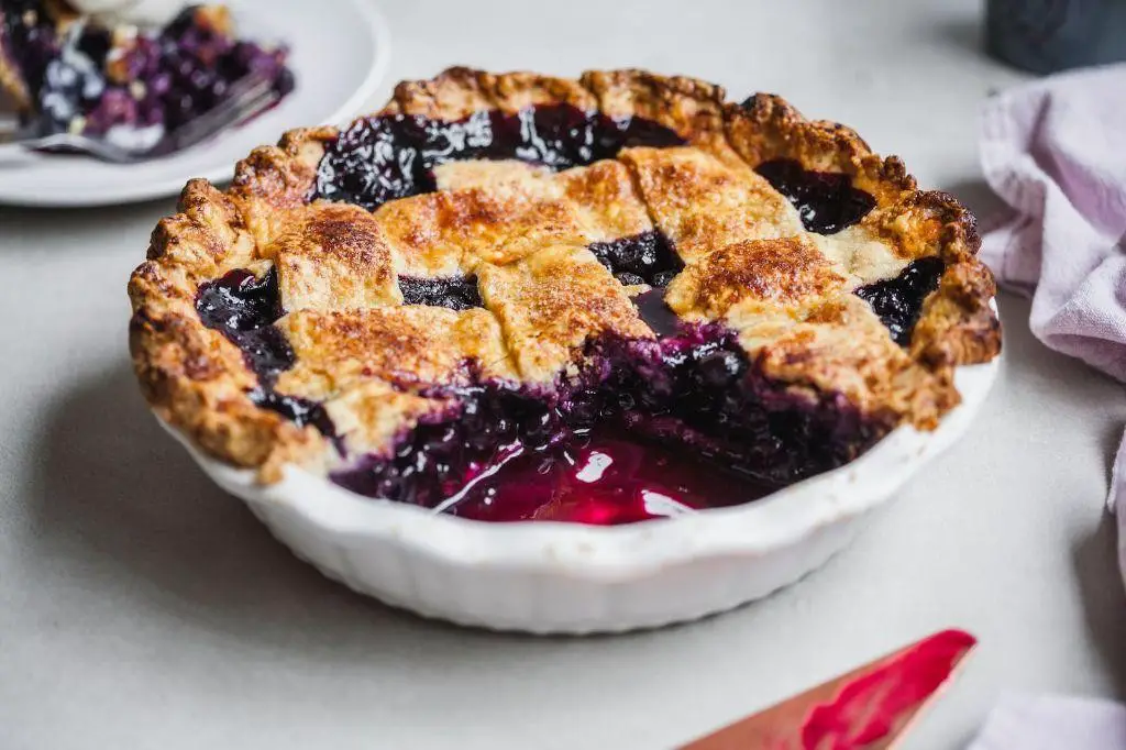 Spiced Blueberry Pie Filling with Cinnamon